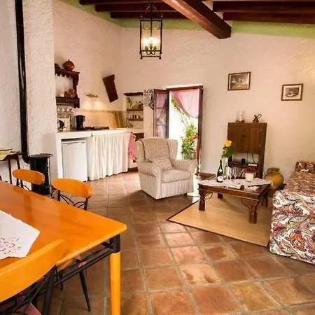 In El Mit Garten, Grill Und Terrasse Holiday home