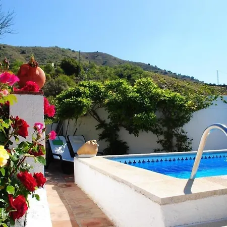In El Mit Garten, Grill Und Terrasse Holiday home