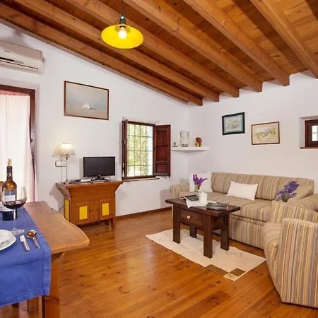 In El Mit Garten, Grill Und Terrasse Holiday home Borge